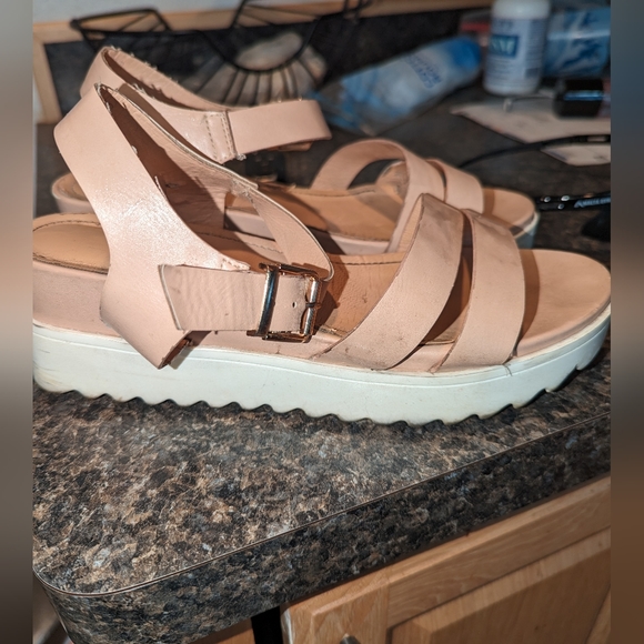 Platform Sandals - Picture 2 of 3
